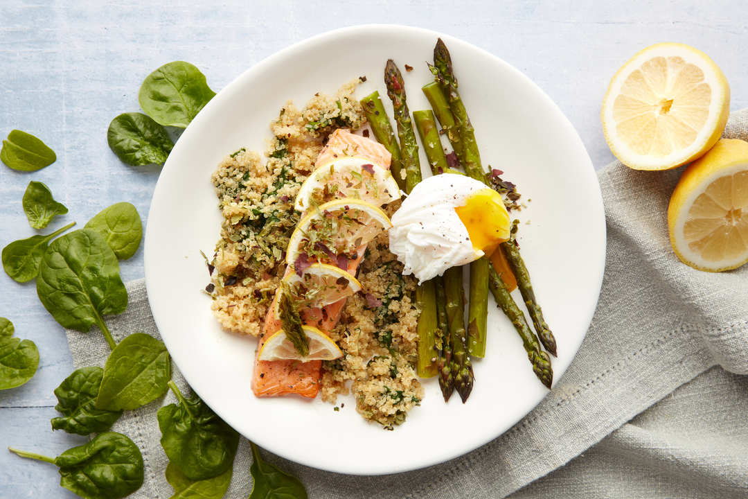 Healthy Fish recipe Salmon, poached egg, asparagus & seaweed